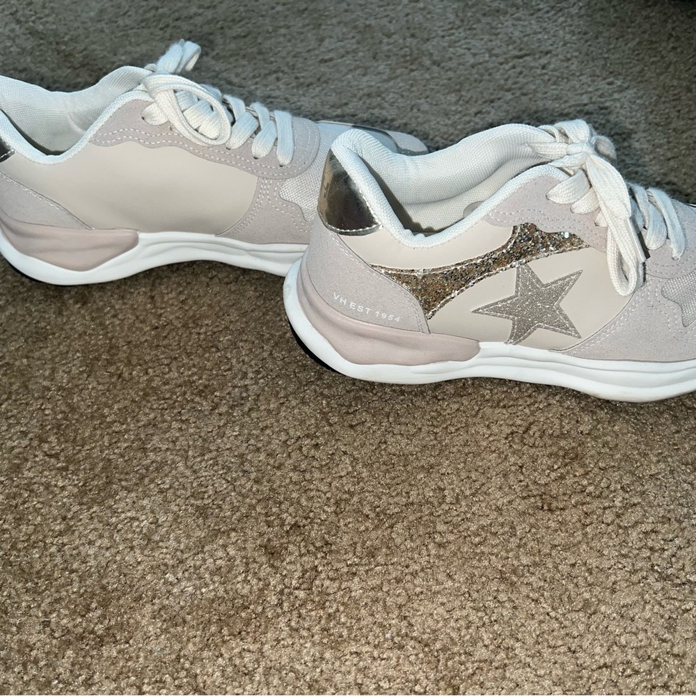 Vintage Havana Cream and Gold Sneakers with Modern Silhouette